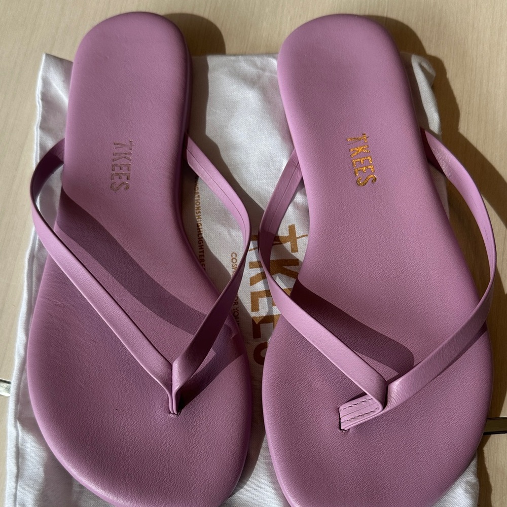 TKEES girls lavender leather flip flops New